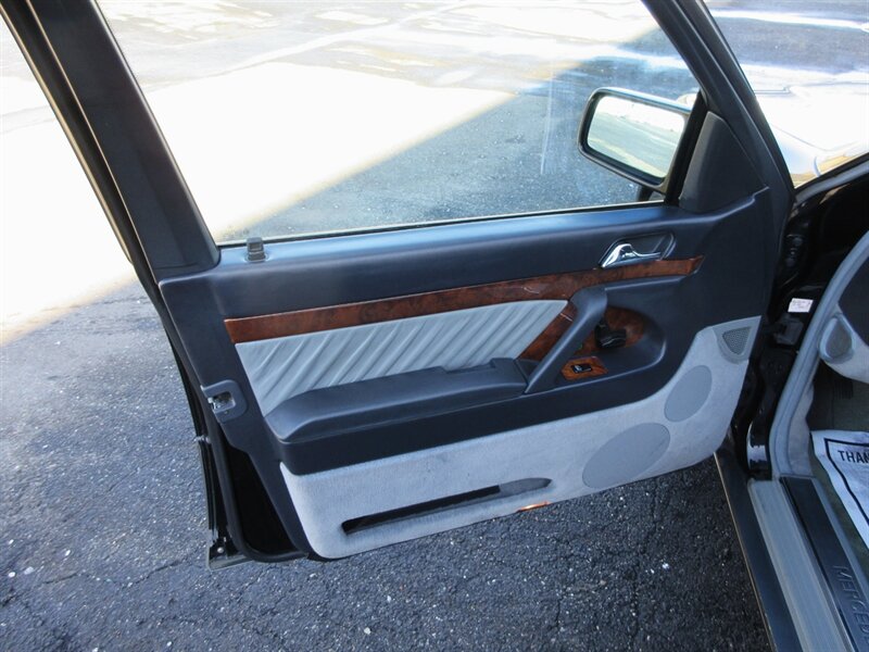 1992 Mercedes-Benz 500 SEL   - Photo 32 - Bohemia, NY 11716