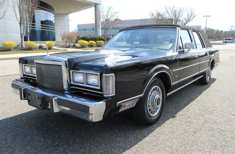 1988 Lincoln Town Car Signature  