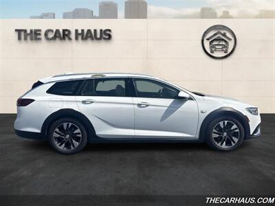 2018 Buick Regal TourX Essence   - Photo 2 - Roselle, IL 60172