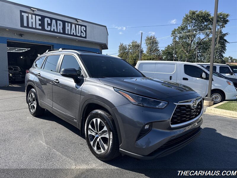 2023 Toyota Highlander Hybrid XLE - Photo 1 - Roselle, IL 60172