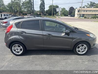 2018 Ford Fiesta SE   - Photo 2 - Roselle, IL 60172