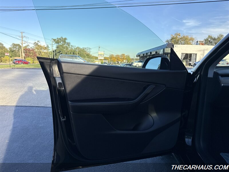 2021 Tesla Model Y Long Range   - Photo 11 - Roselle, IL 60172