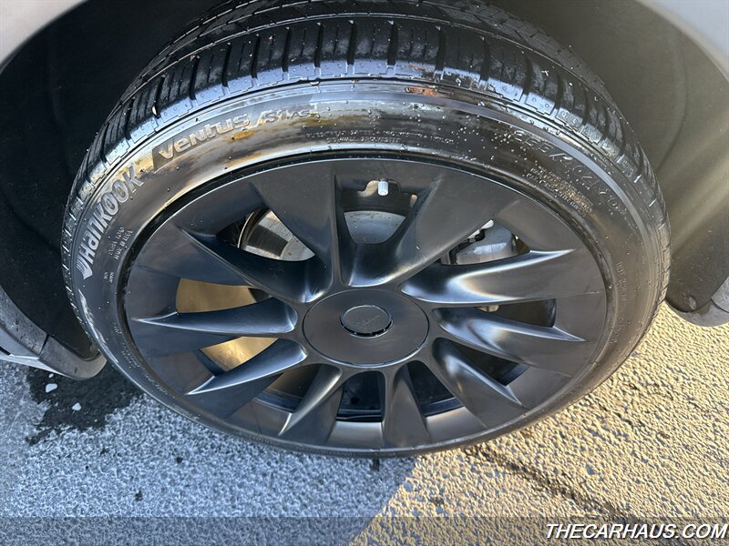 2021 Tesla Model Y Long Range   - Photo 36 - Roselle, IL 60172