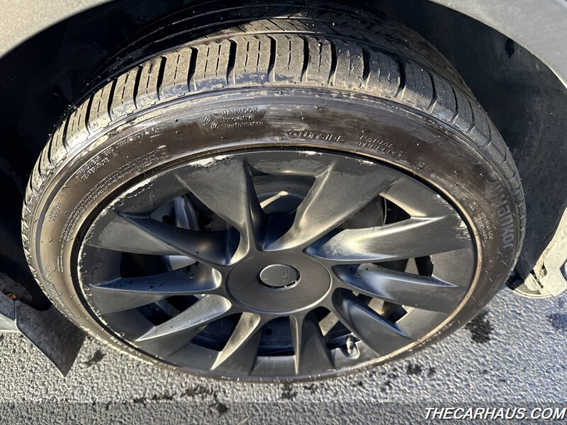 2021 Tesla Model Y Long Range   - Photo 38 - Roselle, IL 60172