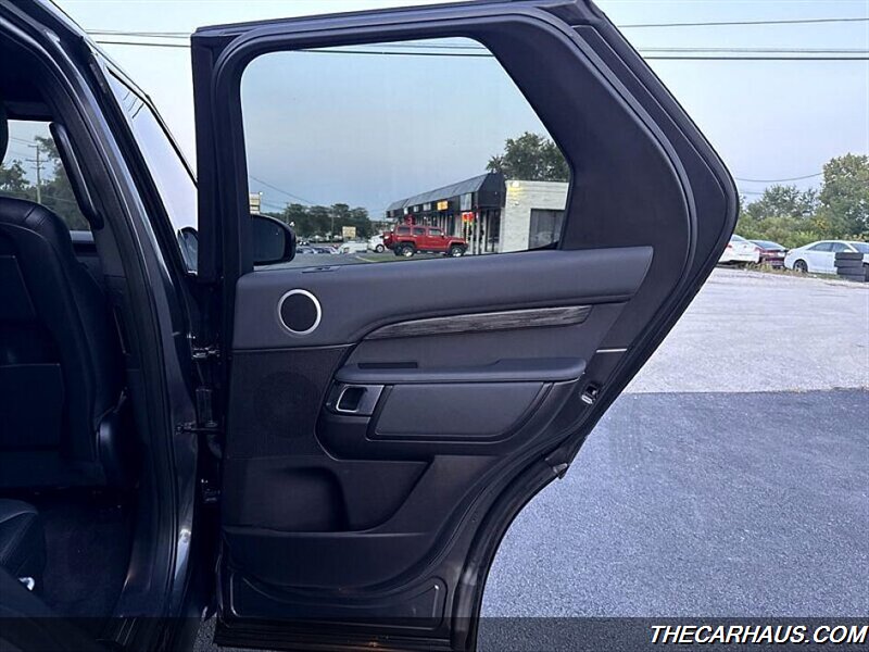 2017 Land Rover Discovery HSE   - Photo 19 - Roselle, IL 60172