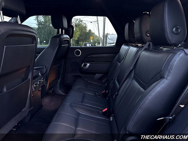 2017 Land Rover Discovery HSE   - Photo 12 - Roselle, IL 60172