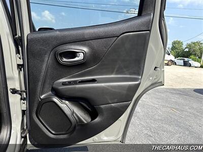2020 Jeep Renegade Latitude   - Photo 16 - Roselle, IL 60172