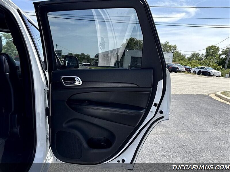 2015 Jeep Grand Cherokee Laredo   - Photo 16 - Roselle, IL 60172