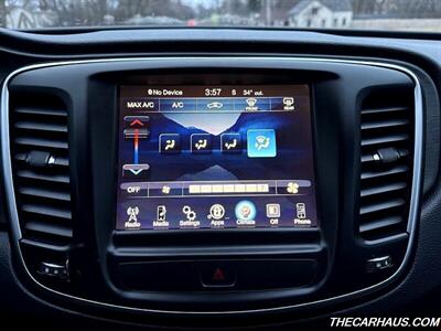 2015 Chrysler 200 Series Limited   - Photo 26 - Roselle, IL 60172