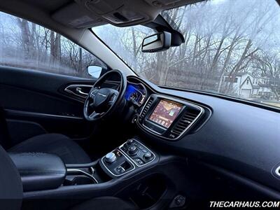 2015 Chrysler 200 Series Limited   - Photo 19 - Roselle, IL 60172