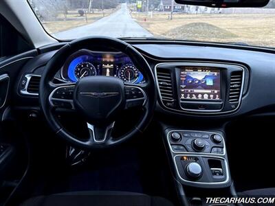 2015 Chrysler 200 Series Limited   - Photo 22 - Roselle, IL 60172