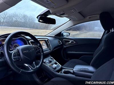 2015 Chrysler 200 Series Limited   - Photo 10 - Roselle, IL 60172