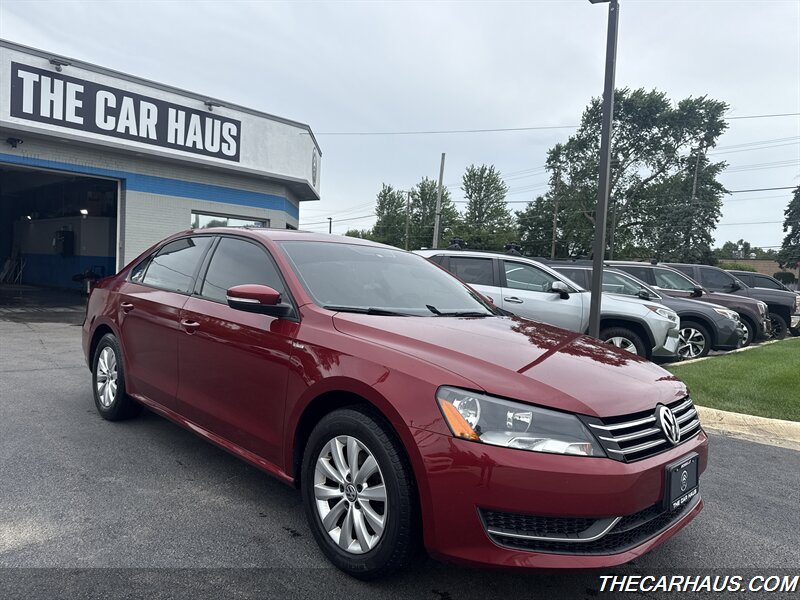2015 Volkswagen Passat 1.8T S - Photo 1 - Roselle, IL 60172