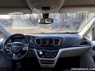 2020 Chrysler Voyager LXi   - Photo 23 - Roselle, IL 60172