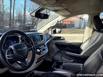 2020 Chrysler Voyager LXi   - Photo 10 - Roselle, IL 60172