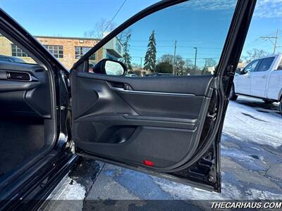 2024 Toyota Camry SE   - Photo 20 - Roselle, IL 60172