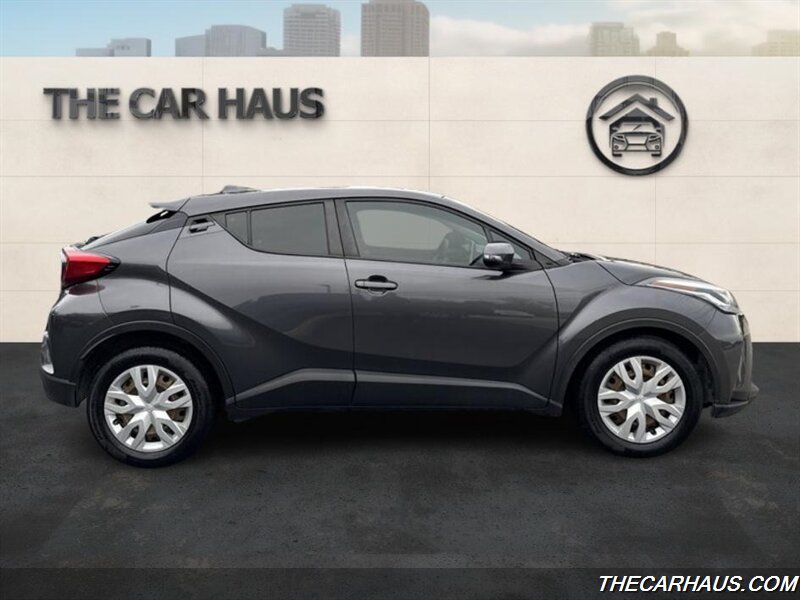 2021 Toyota C-HR LE photo 2