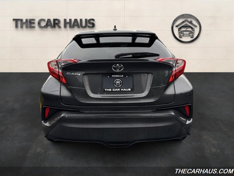 2021 Toyota C-HR LE photo 4