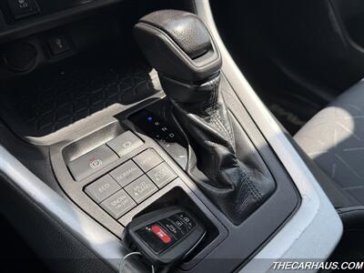 2020 Toyota RAV4 XLE   - Photo 16 - Roselle, IL 60172