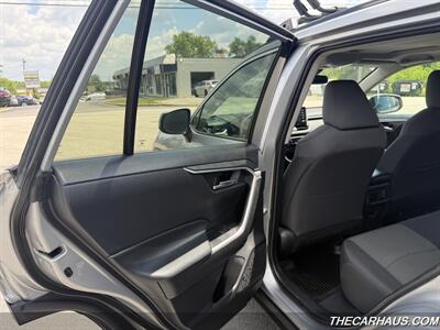 2020 Toyota RAV4 XLE   - Photo 29 - Roselle, IL 60172
