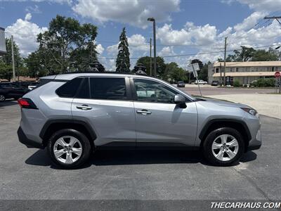 2020 Toyota RAV4 XLE   - Photo 2 - Roselle, IL 60172
