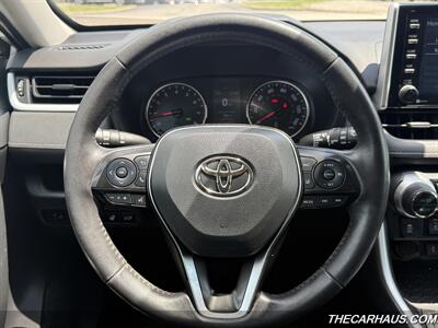 2020 Toyota RAV4 XLE   - Photo 10 - Roselle, IL 60172