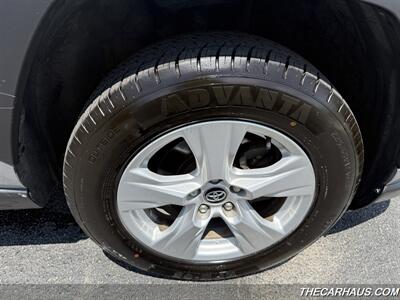 2020 Toyota RAV4 XLE   - Photo 36 - Roselle, IL 60172