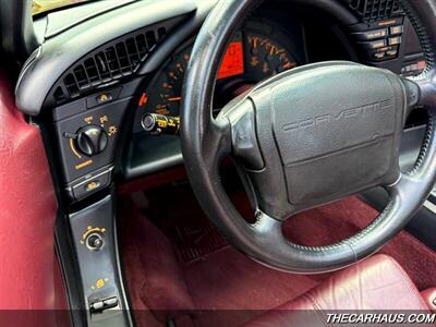 1993 Chevrolet Corvette 40th Anniversary   - Photo 17 - Roselle, IL 60172