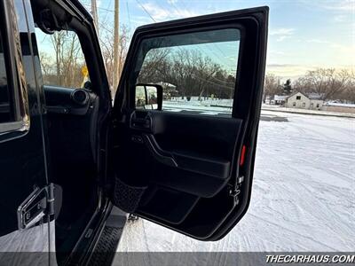 2012 Jeep Wrangler Unlimited Sahara   - Photo 18 - Roselle, IL 60172