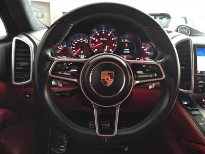 2016 Porsche Cayenne Turbo   - Photo 20 - San Diego, CA 92126