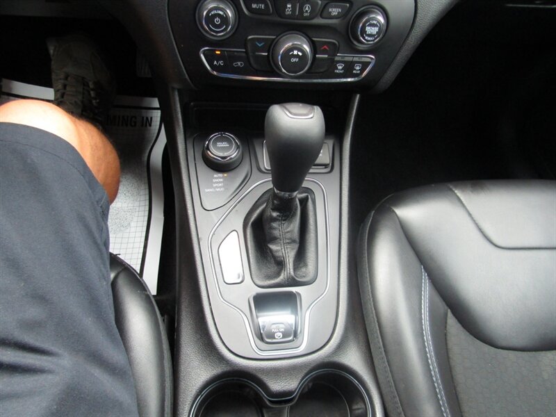 2019 Jeep Cherokee AWD,CONV PKG,RVC,SILVER CERTIFIED - Photo 68 - Haddon Twp, NJ 08107