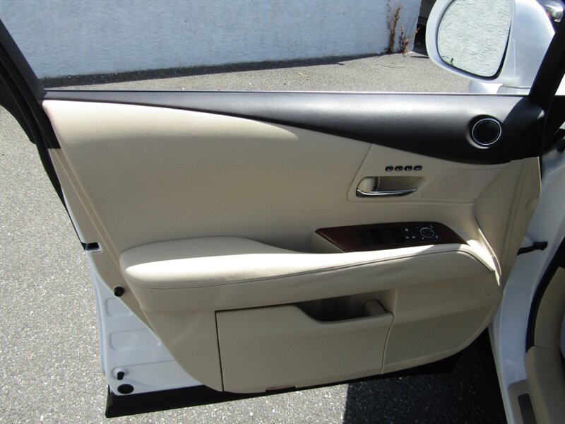 2013 Lexus RX AWD,NAV,PREM PKG,RVC,PWR PKG,SILVER CERTIFIED - Photo 33 - Haddon Twp, NJ 08107