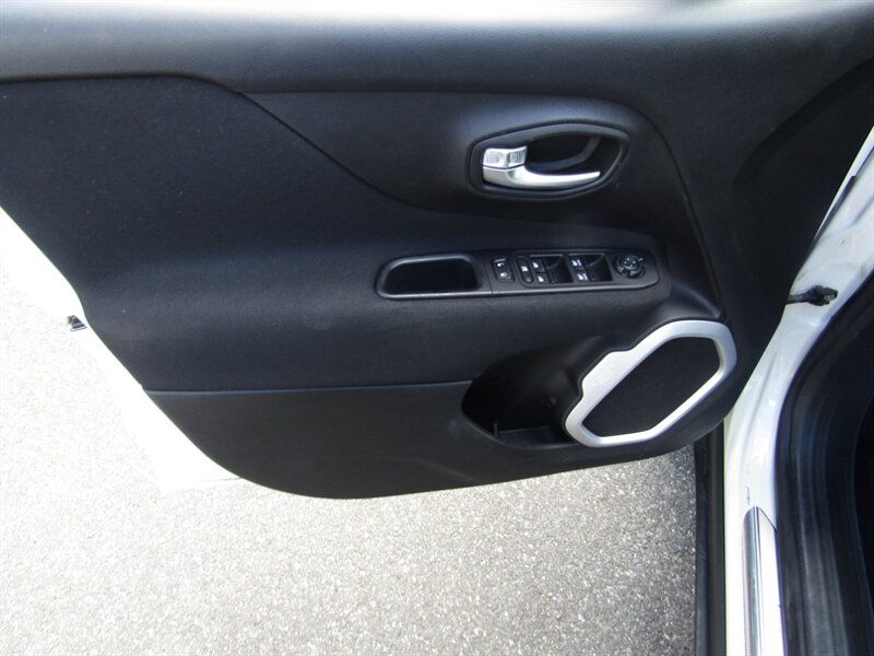 2018 Jeep Renegade SPORT,4X4, PKG,CONV PKG,SILVER CERTIFIED - Photo 35 - Haddon Twp, NJ 08107