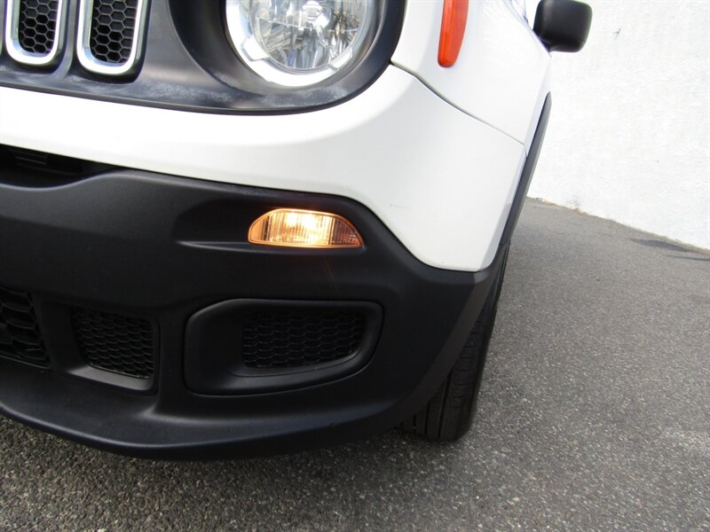 2018 Jeep Renegade SPORT,4X4, PKG,CONV PKG,SILVER CERTIFIED - Photo 14 - Haddon Twp, NJ 08107