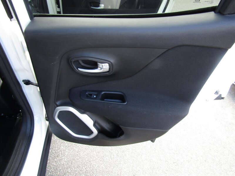 2018 Jeep Renegade SPORT,4X4, PKG,CONV PKG,SILVER CERTIFIED - Photo 47 - Haddon Twp, NJ 08107