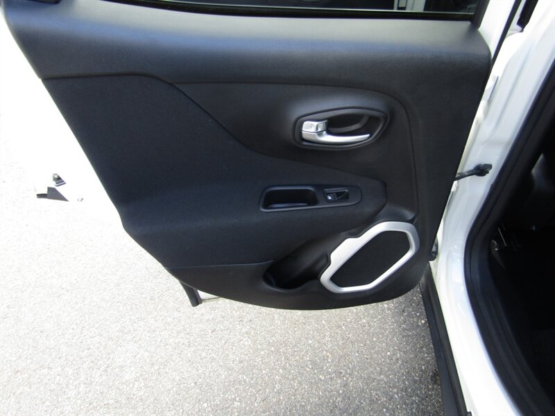 2018 Jeep Renegade SPORT,4X4, PKG,CONV PKG,SILVER CERTIFIED - Photo 39 - Haddon Twp, NJ 08107