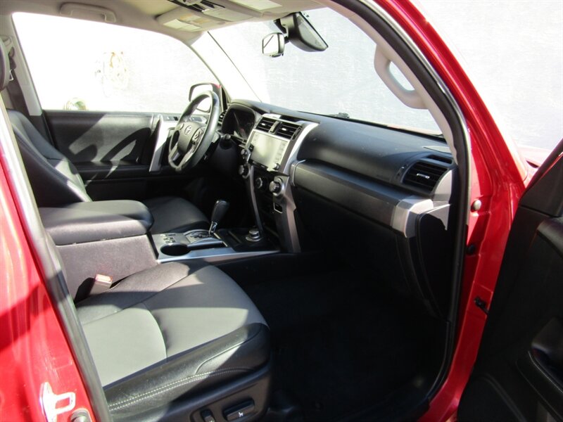 2020 Toyota 4Runner 4X4,PREM,NAV,TECH PKG,DR.ASST PKG,SILVER CERTIFIED - Photo 29 - Haddon Twp, NJ 08107