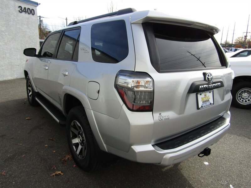 2022 Toyota 4Runner TRD photo 4