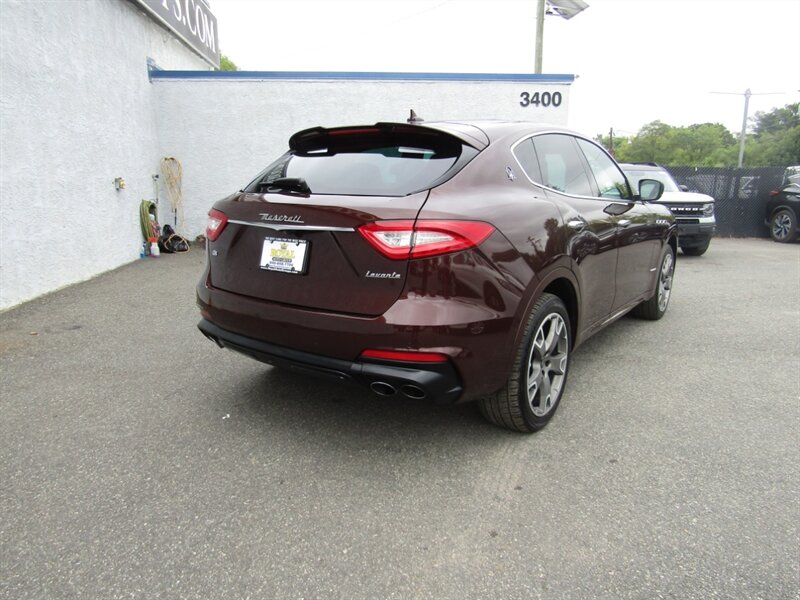 2019 Maserati Levante GT photo 4