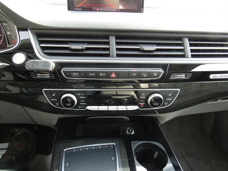 2017 Audi Q7 AWD,NAV,PREM PKG,COMFORT PKG,SILVER CERTIFIED - Photo 35 - Haddon Twp, NJ 08107