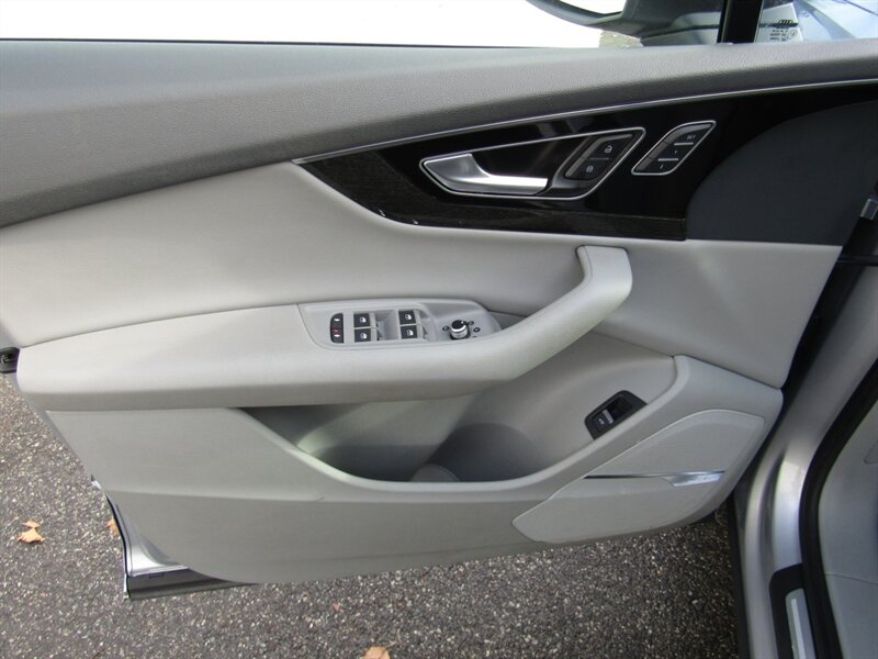 2017 Audi Q7 AWD,NAV,PREM PKG,COMFORT PKG,SILVER CERTIFIED - Photo 10 - Haddon Twp, NJ 08107