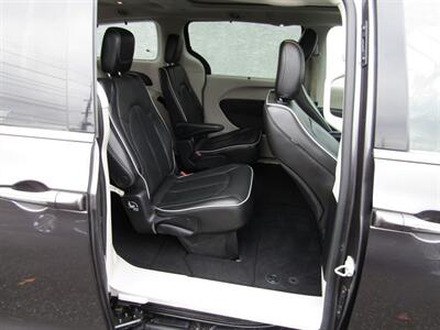2022 Chrysler Pacifica LIMITED,PANO,TECH PKG,SILVER CERTIFIED   - Photo 19 - Haddon Twp, NJ 08107