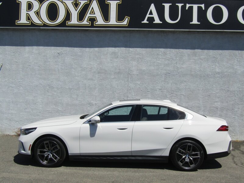 2025 BMW i5 AWD,PREM PKG,TECH PKG,HUD,SILVER CERTIFIED - Photo 4 - Haddon Twp, NJ 08107