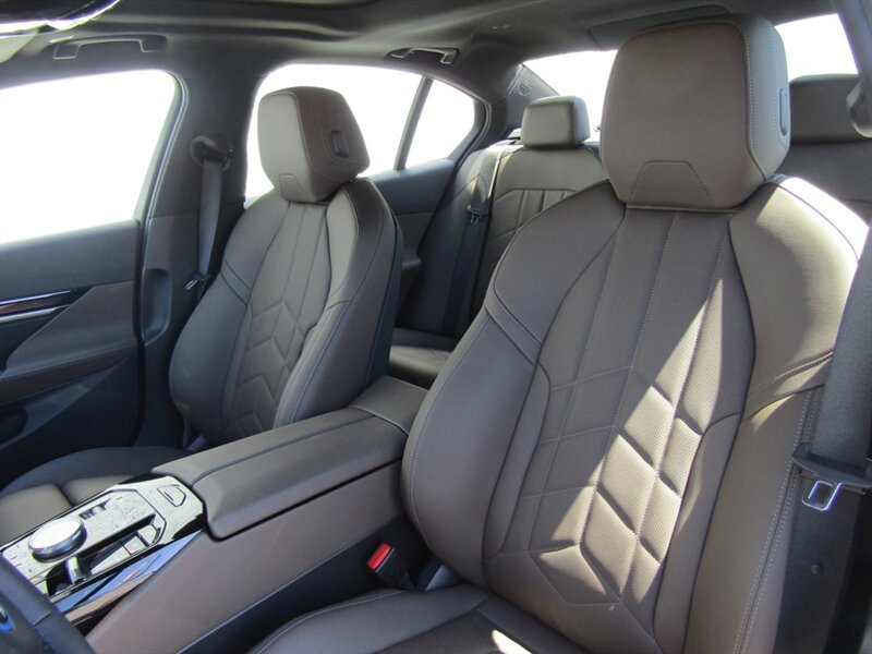 2025 BMW i5 AWD,PREM PKG,TECH PKG,HUD,SILVER CERTIFIED - Photo 14 - Haddon Twp, NJ 08107
