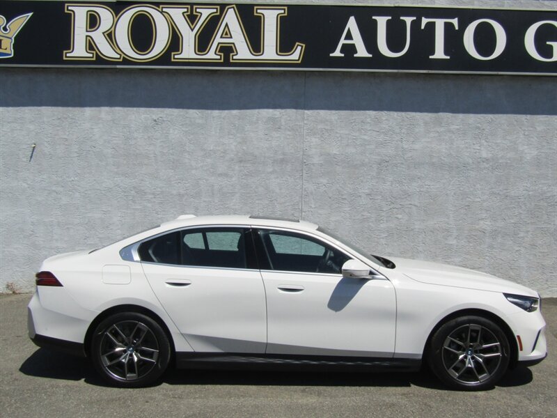 2025 BMW i5 AWD,PREM PKG,TECH PKG,HUD,SILVER CERTIFIED - Photo 2 - Haddon Twp, NJ 08107