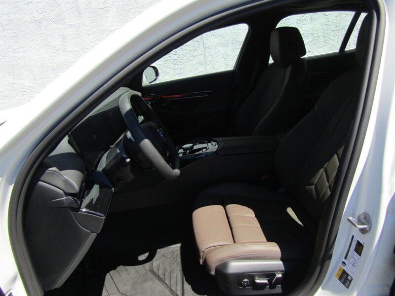 2025 BMW i5 AWD,PREM PKG,TECH PKG,HUD,SILVER CERTIFIED - Photo 13 - Haddon Twp, NJ 08107
