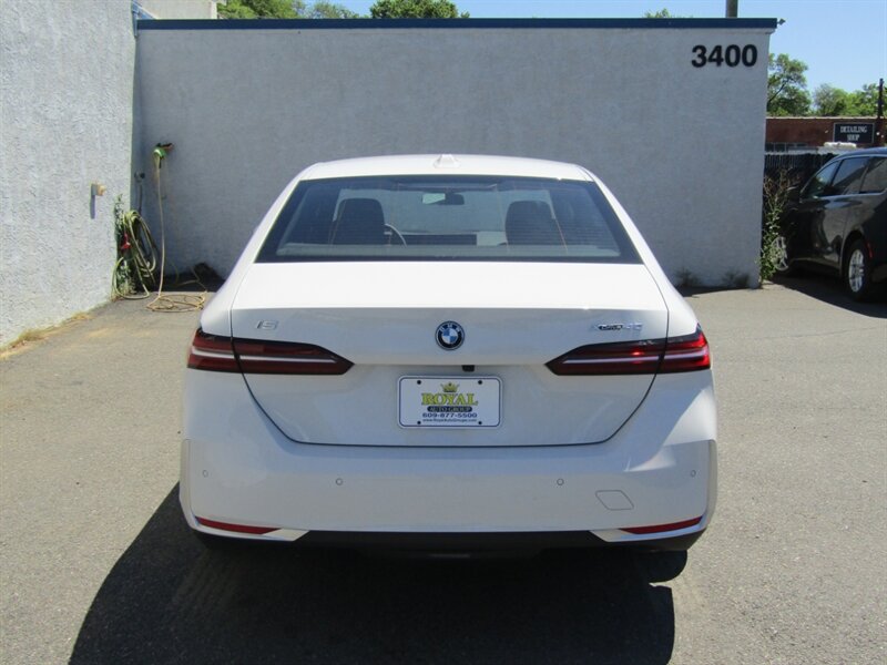 2025 BMW i5 AWD,PREM PKG,TECH PKG,HUD,SILVER CERTIFIED - Photo 7 - Haddon Twp, NJ 08107