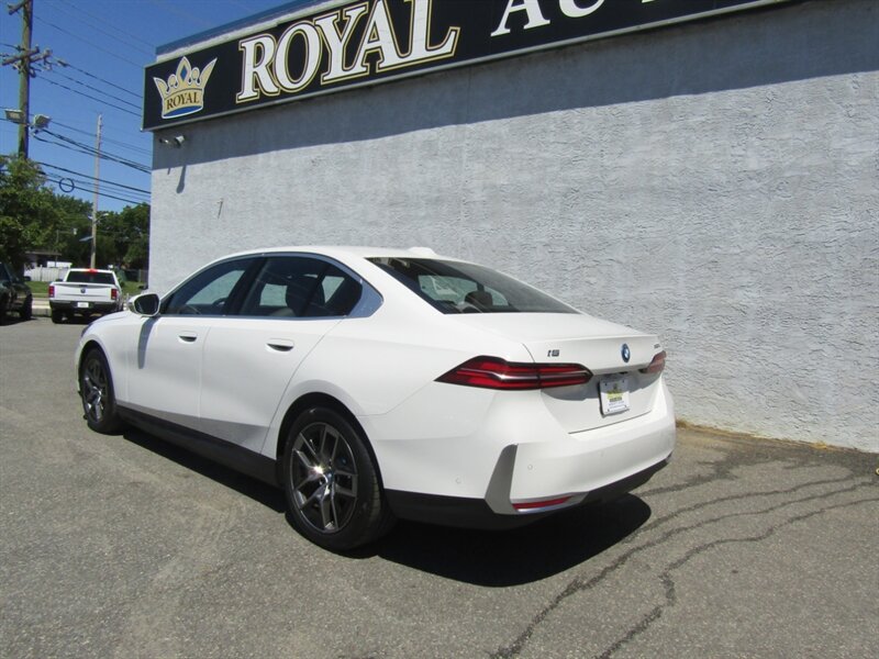 2025 BMW i5 AWD,PREM PKG,TECH PKG,HUD,SILVER CERTIFIED - Photo 6 - Haddon Twp, NJ 08107