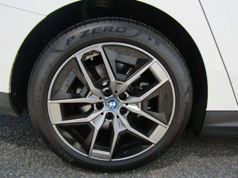 2025 BMW i5 AWD,PREM PKG,TECH PKG,HUD,SILVER CERTIFIED - Photo 37 - Haddon Twp, NJ 08107