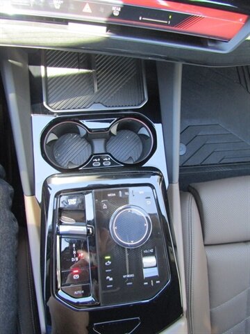 2025 BMW i5 AWD,PREM PKG,TECH PKG,HUD,SILVER CERTIFIED - Photo 32 - Haddon Twp, NJ 08107